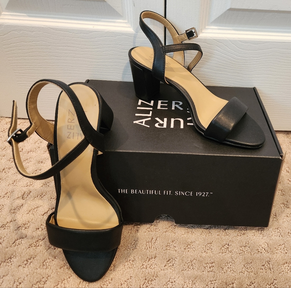 Naturalizer Black Strappy Sandals